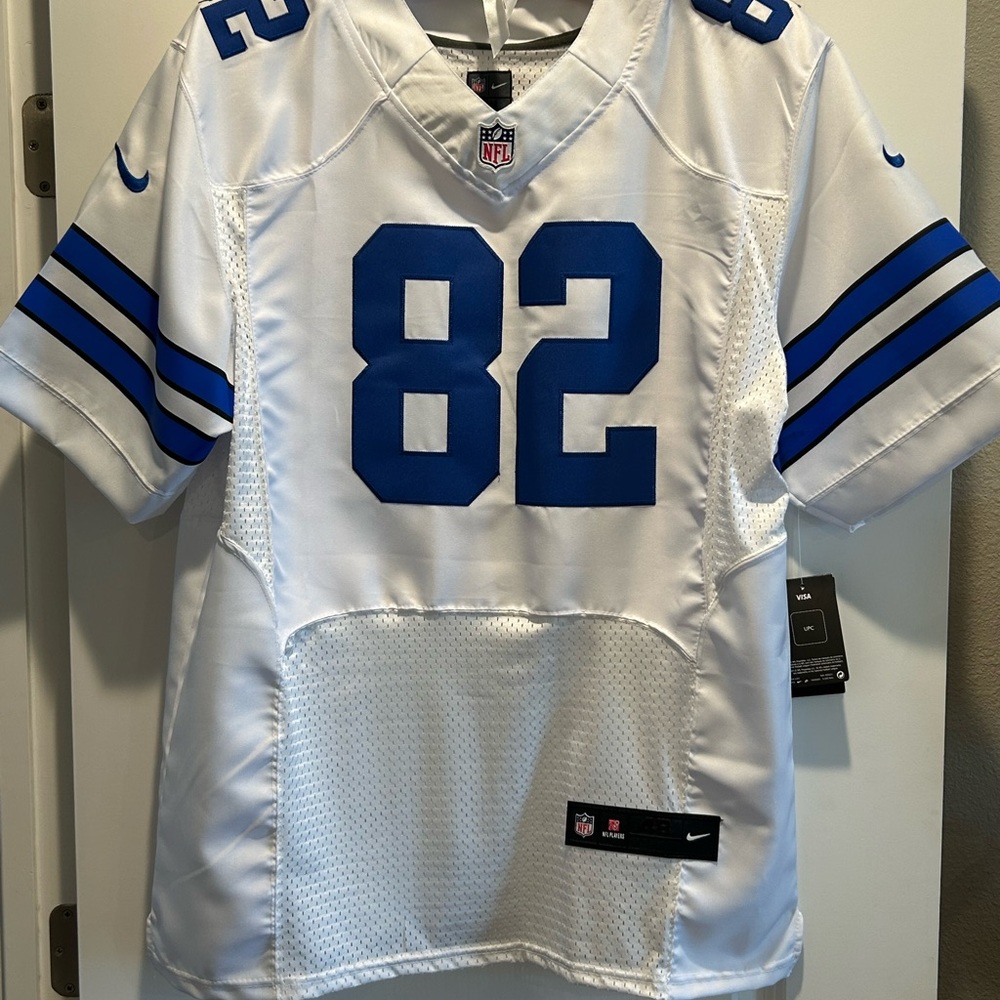Dallas Cowboy Jason Witten jersey.